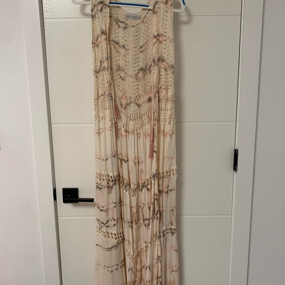 Tiare Hawaii Cover Up. Cream and pink tie-dye